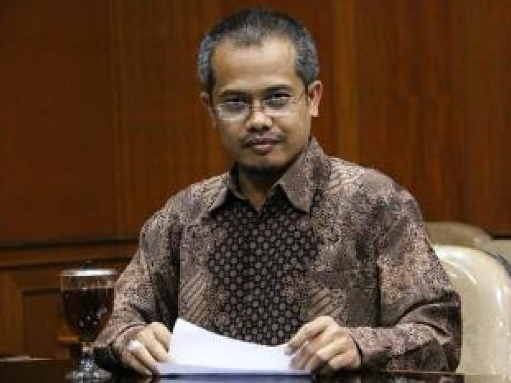 PABRIK AMDK GUNUNG BOGOR : JERIT BURUH , UPAH MURAH DUGAAN PELANGGARAN HUKUM DIBIARKAN