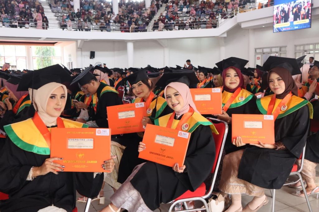 MENGAPA GURU DAN DOSEN BERHAK ATAS KOMPENSASI YANG ADIL ?