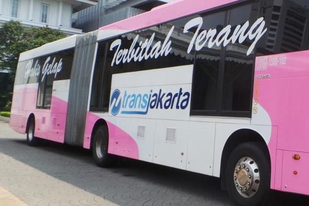 WARGA BISA NAIK TRANSJAKARTA, PEMPROV JAKARTA BUKA TRAYEK BARU JAKARTA – BANDUNG
