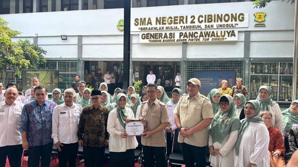 TINGKATKAN SDM DAERAH, PEMKAB BOGOR JALANKAN PROGRAM REVITALISASI SEKOLAH DAN BERIKAN BEA SISWA