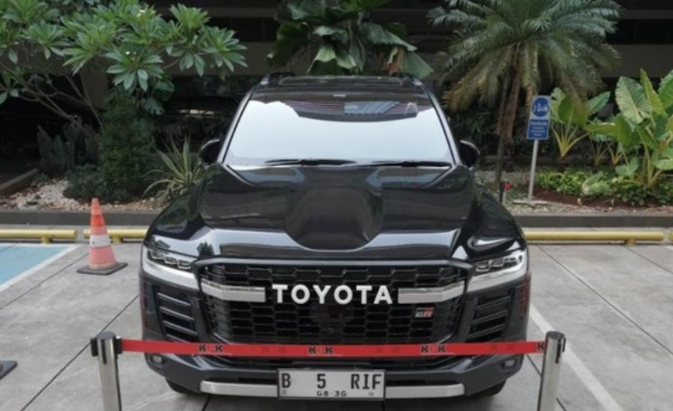 KPK SITA LAND CRUISER ARIF TERSANGKA KASUS SUAP HGB SUMMARECON BOGOR