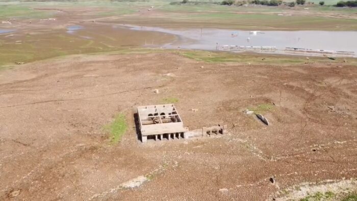 WADUK JATIGEDE SURUT, MASJID AL IKHAS KEMBALI TERLIHAT
