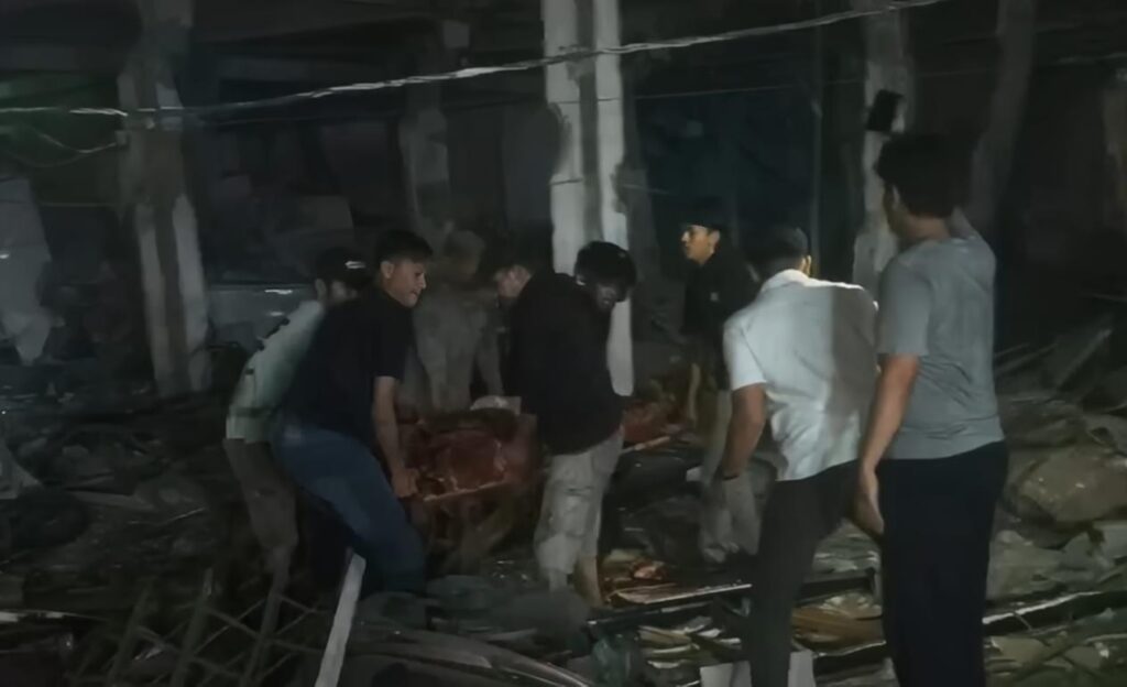 BARESKRIM SELIDIKI LEDAKAN TEWASKAN DUA ORANG PEKERJA DI PASAR CIMANGGIS CIPUTAT